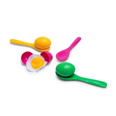 Състезателна игра с яйца за баланс