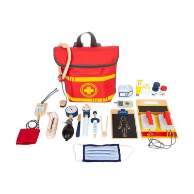 Детски дървен лекарски комплект в раница Small Foot